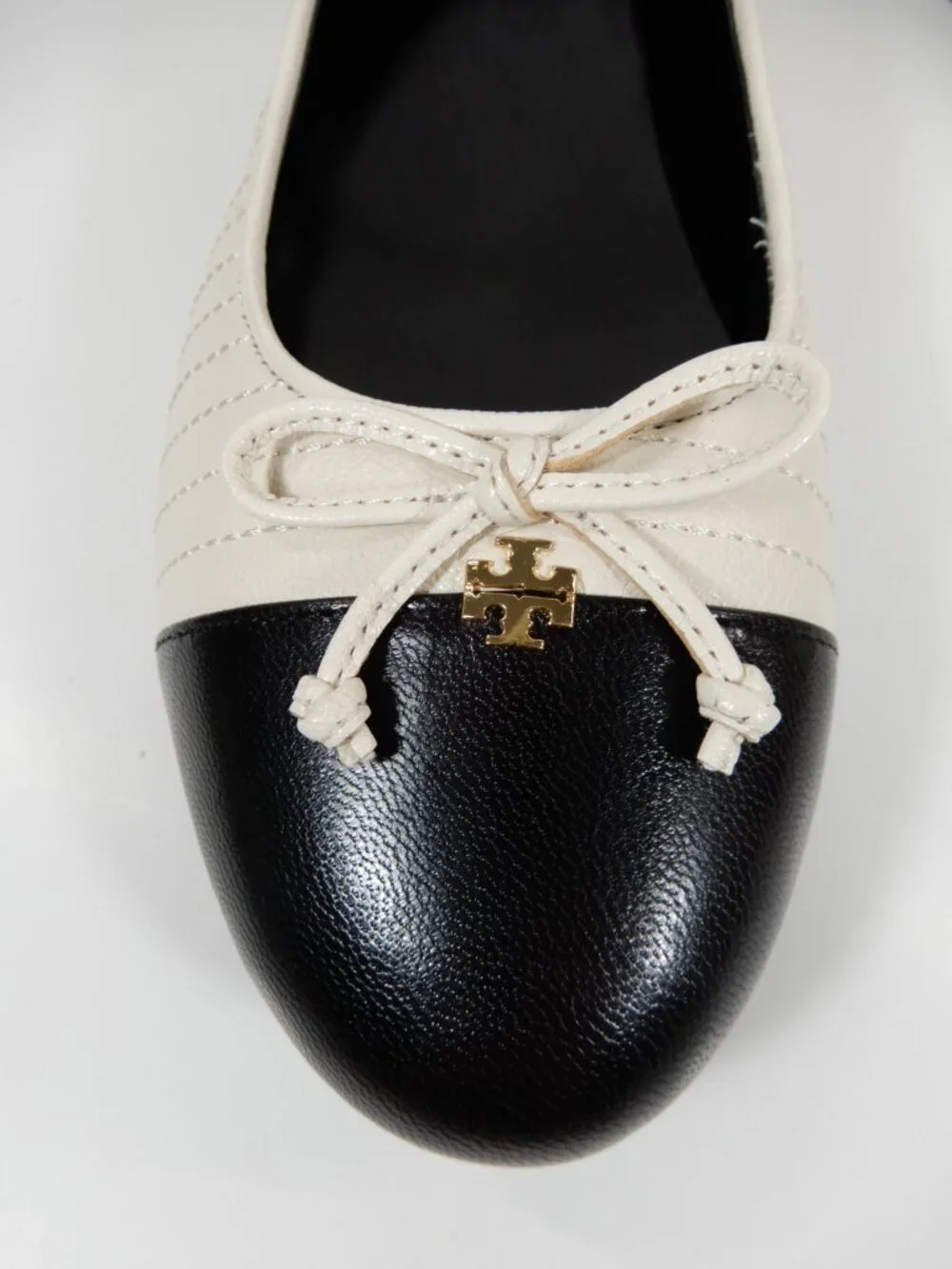 Tory Burch Quilted Cap Toe Ballet Flats Size 8.5 Cream Black Leather Bow NEW